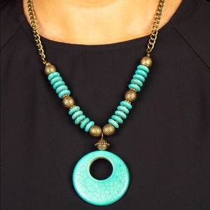 2pc. Set Necklace and matching earrings !